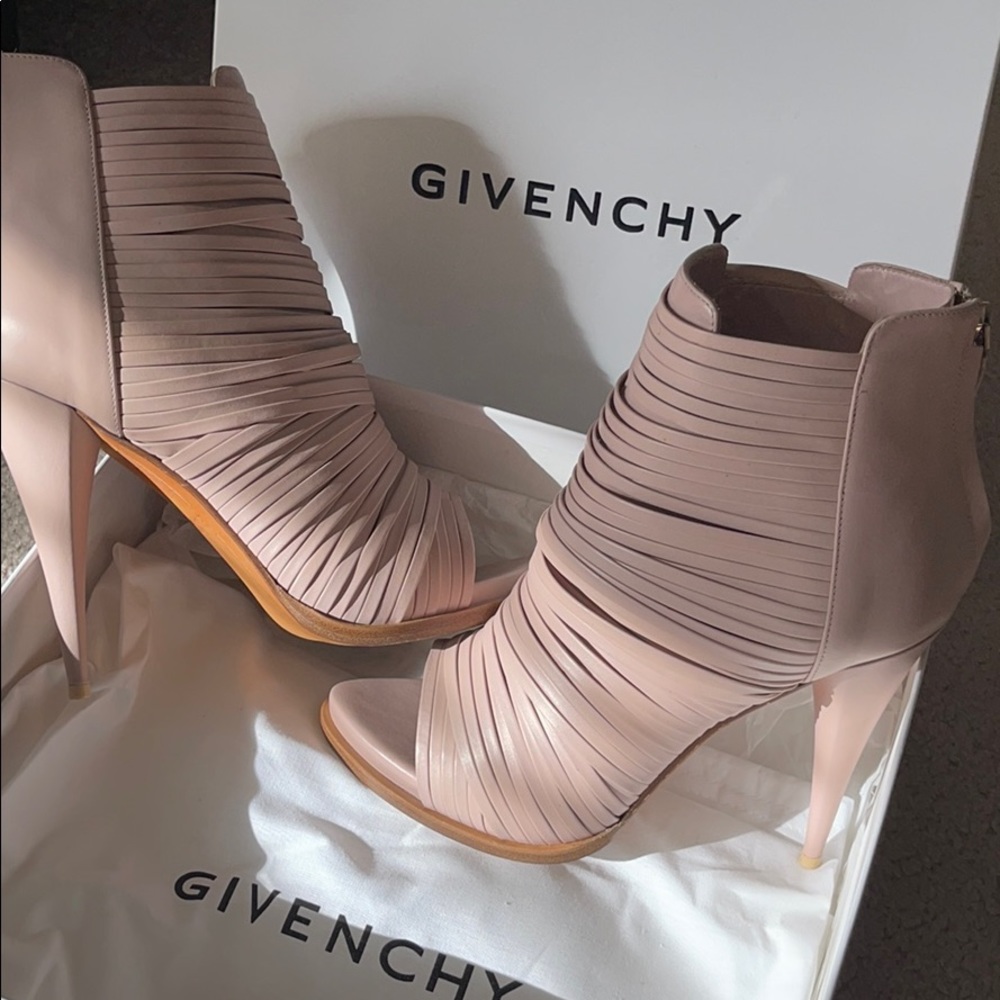 Givenchy nude dream